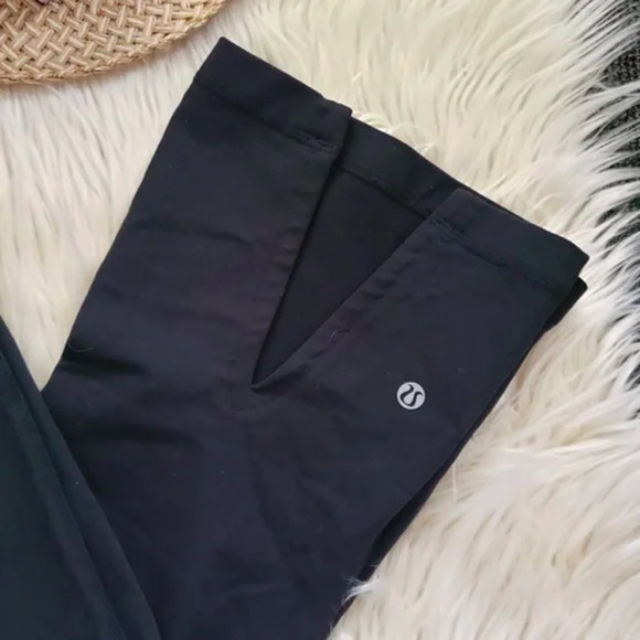 LULULEMON black capri workout athletic leggings - Picture 3 of 5